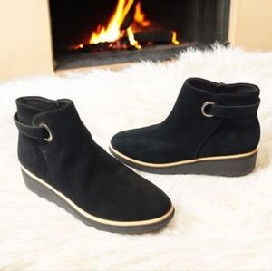 Clarks Women’s Sharon Spring Suede Leather Closed Toe Ankle Boots NWOB Size 8M